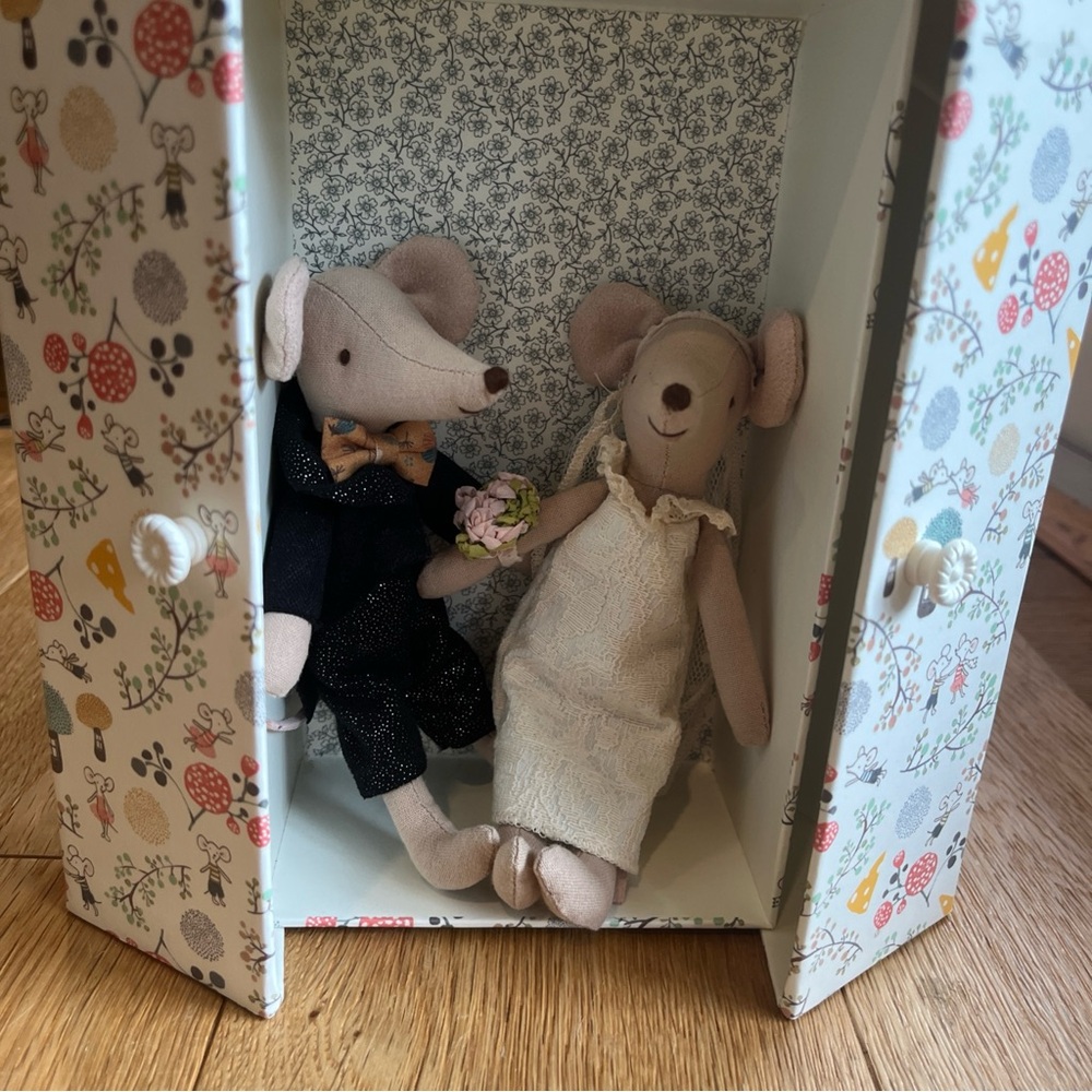 Maileg Retired Wedding Bride Groom Mice in Armoire VGUC